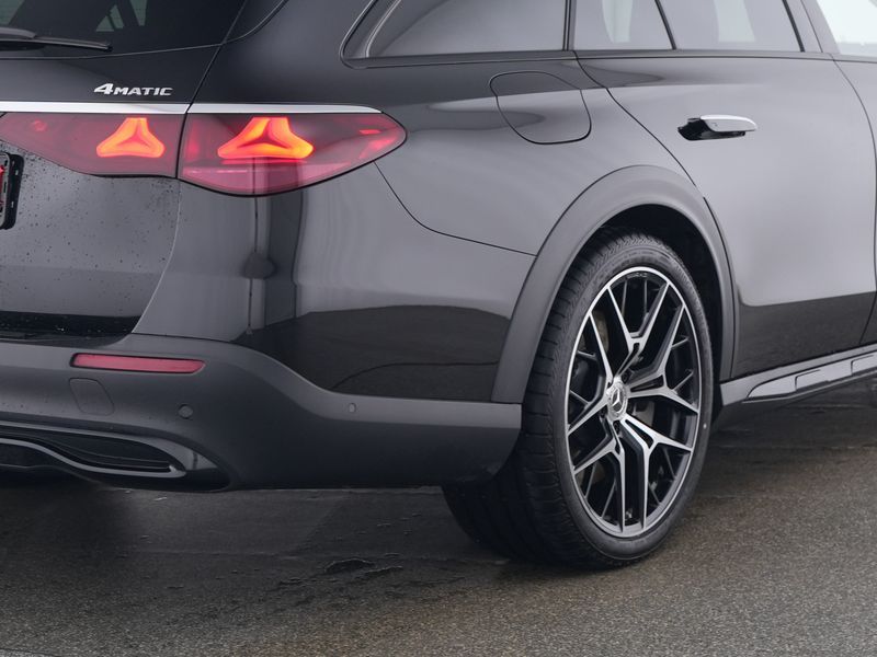 Mercedes-Benz E 300 2025