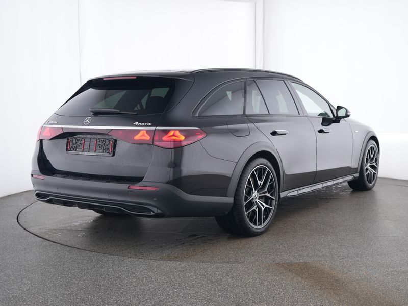 Mercedes-Benz E 300 2025