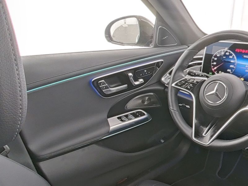 Mercedes-Benz E 300 2025