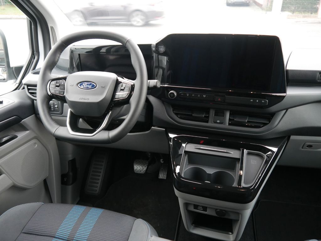 Ford Tourneo Custom 2025