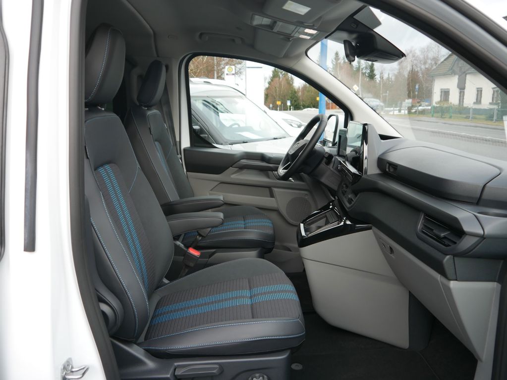 Ford Tourneo Custom 2025