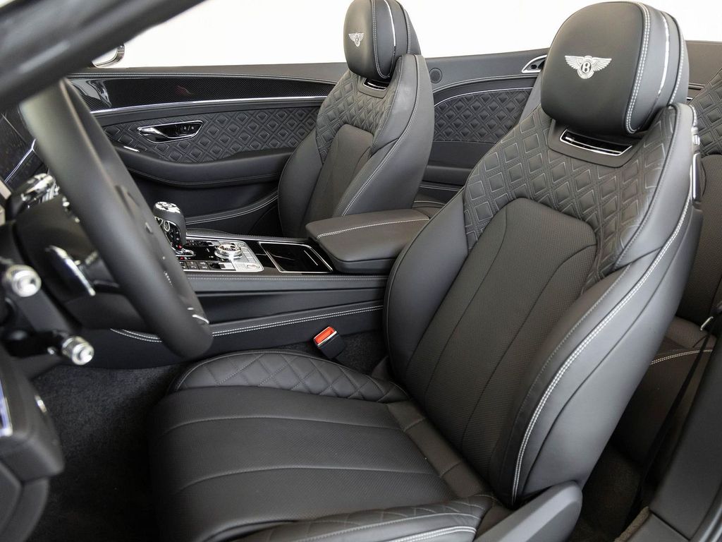 Bentley Continental GTC 2023