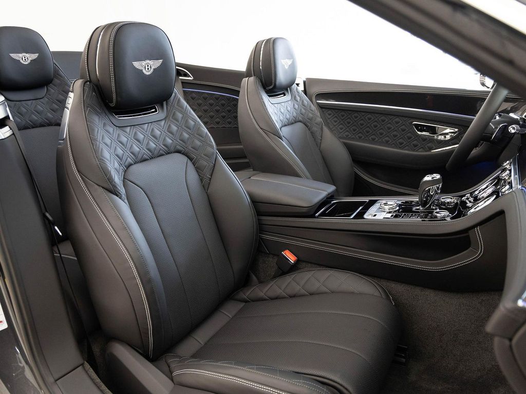 Bentley Continental GTC 2023