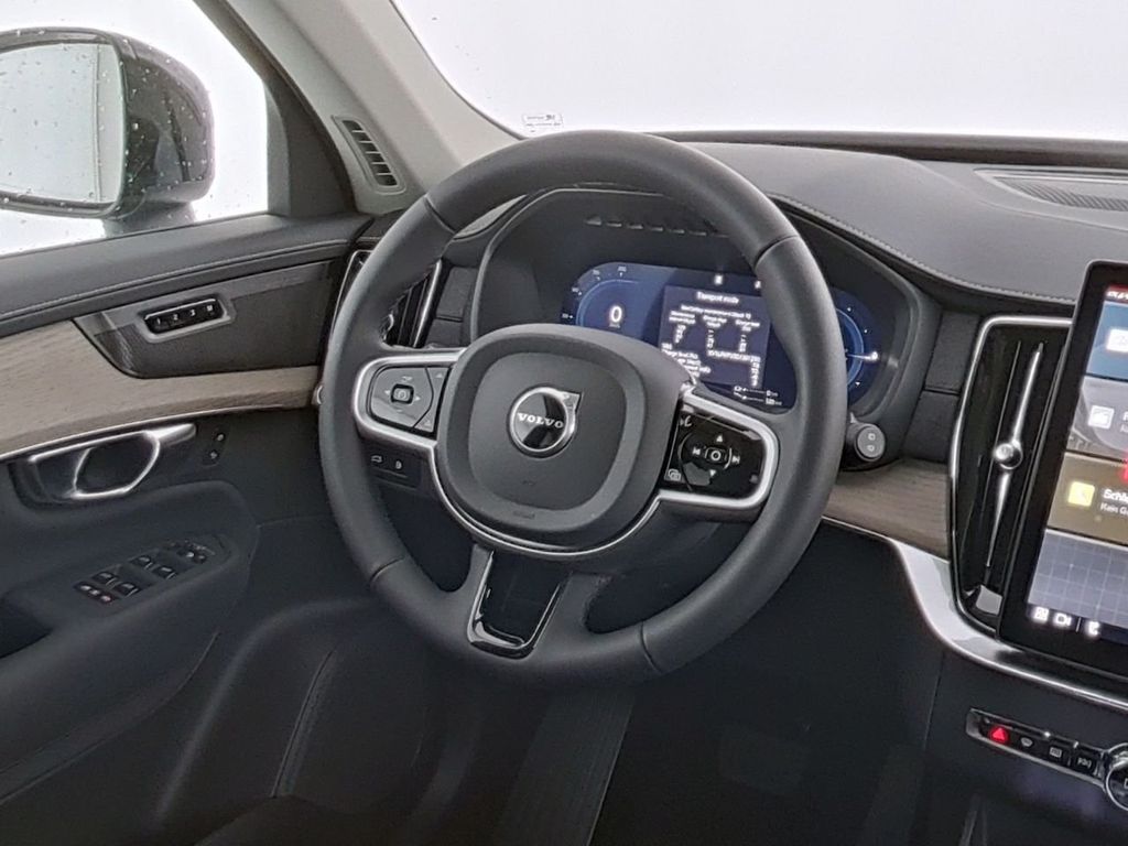 Volvo XC90 2025