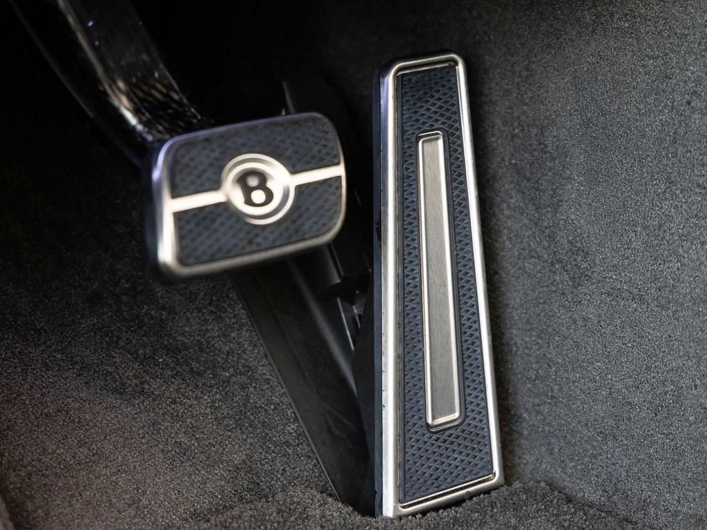 Bentley Continental GTC 2023