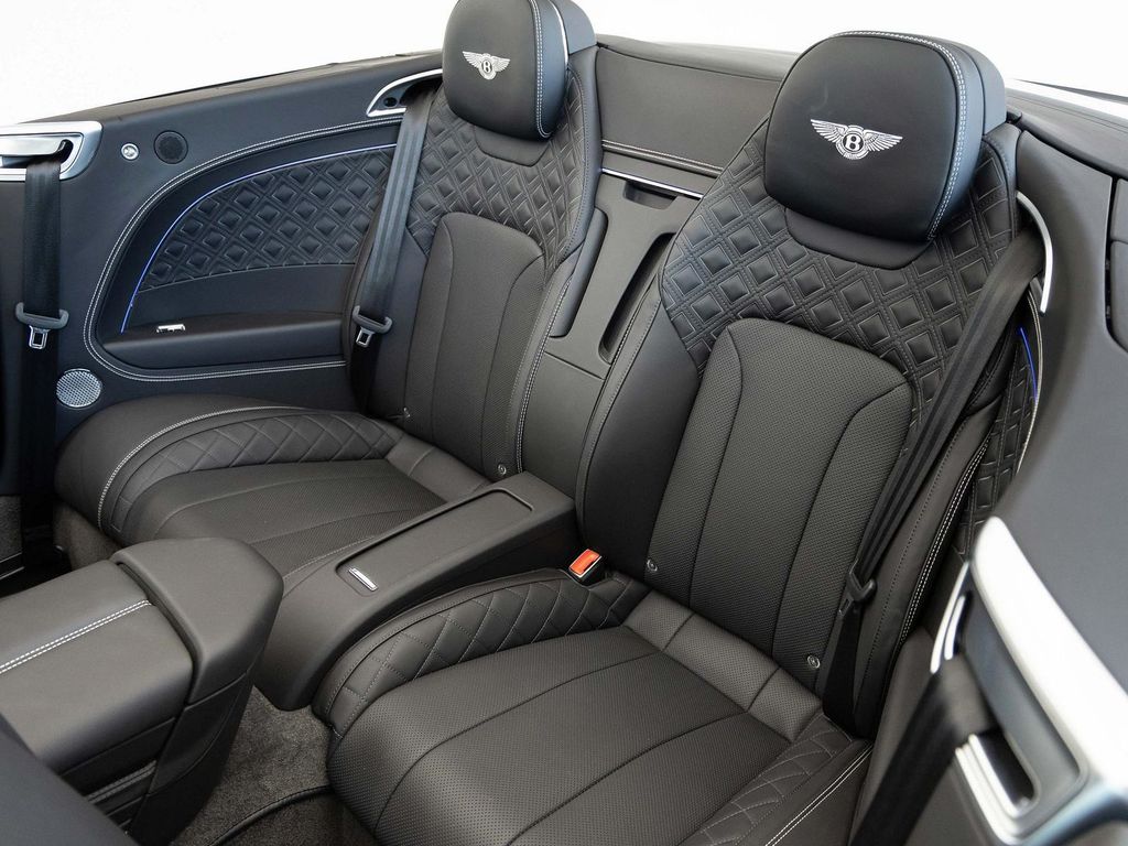 Bentley Continental GTC 2023