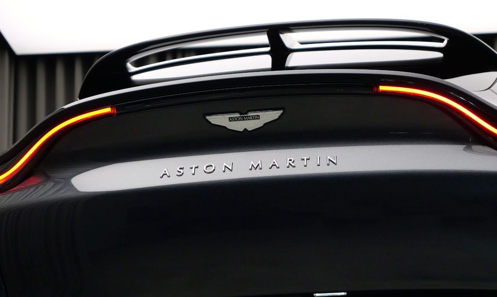 Aston Martin DBX 2023