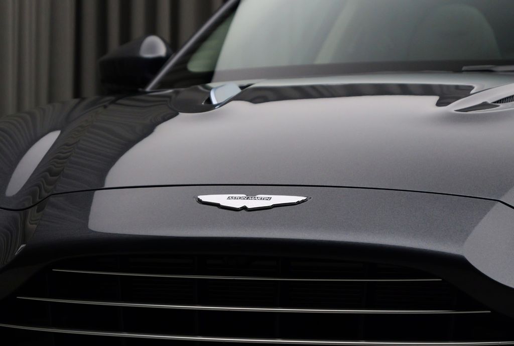 Aston Martin DBX 2023