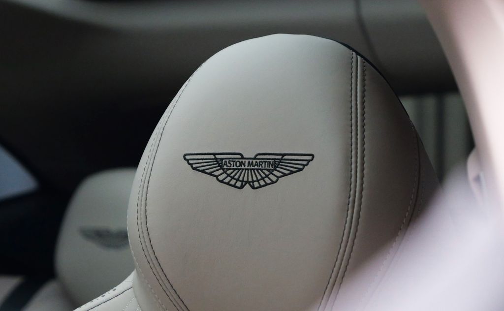 Aston Martin DBX 2023