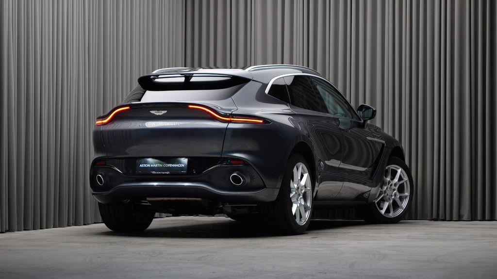 Aston Martin DBX 2023