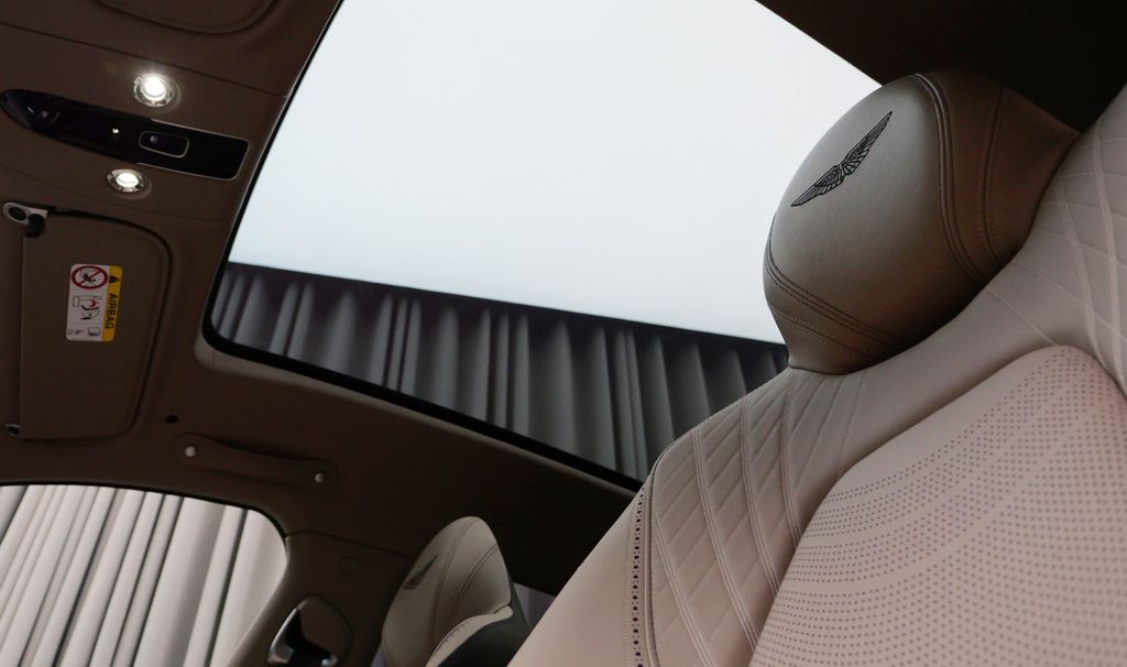 Aston Martin DBX 2023