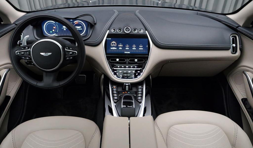 Aston Martin DBX 2023