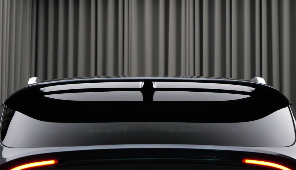 Aston Martin DBX 2023