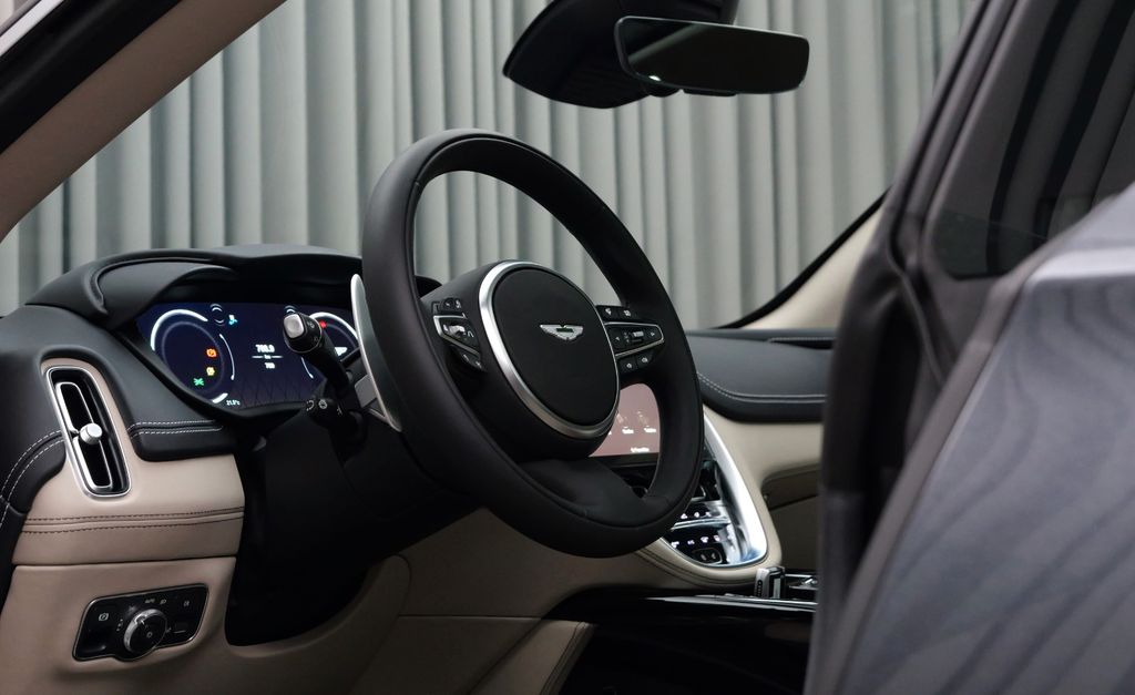 Aston Martin DBX 2023