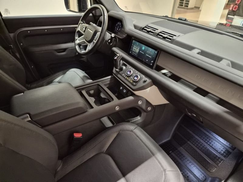 Land Rover Defender 2023