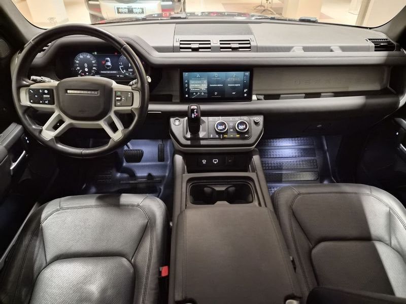 Land Rover Defender 2023