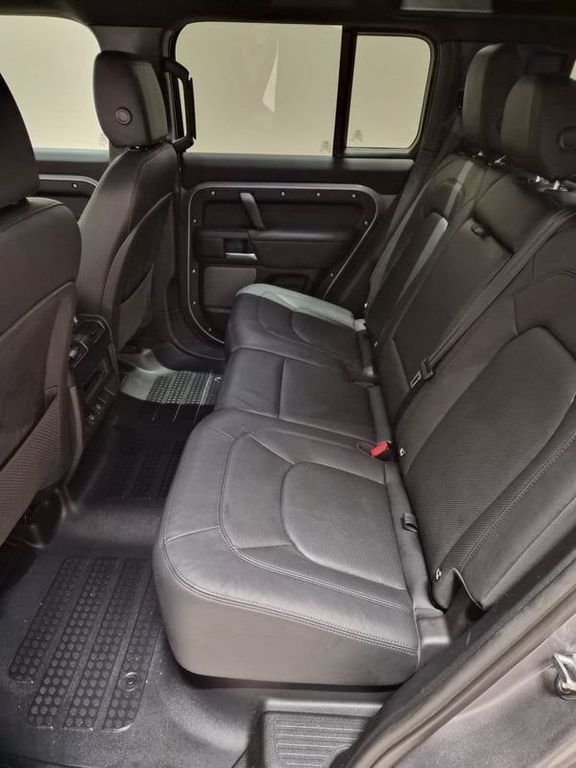 Land Rover Defender 2023