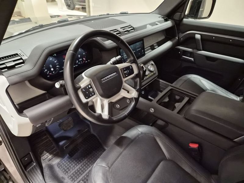 Land Rover Defender 2023