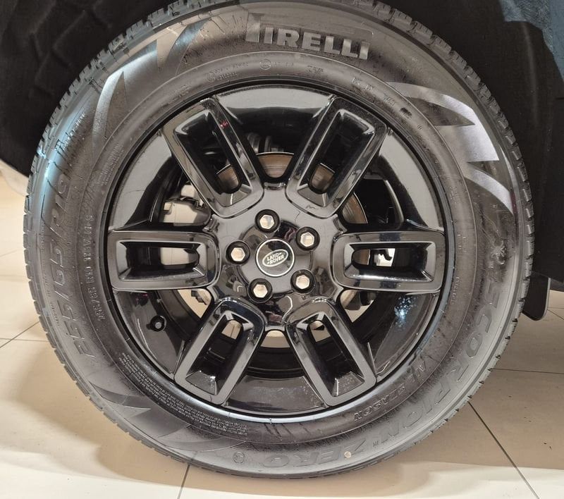 Land Rover Defender 2023