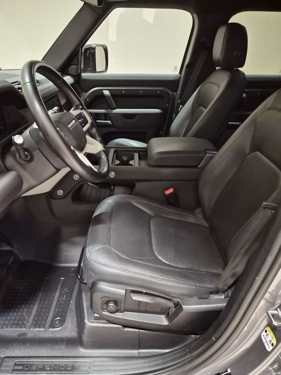 Land Rover Defender 2023