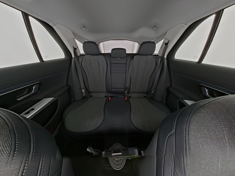 Mercedes-Benz E 300 2025