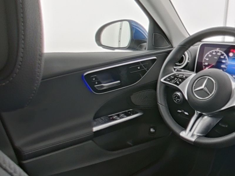 Mercedes-Benz C 200 2025