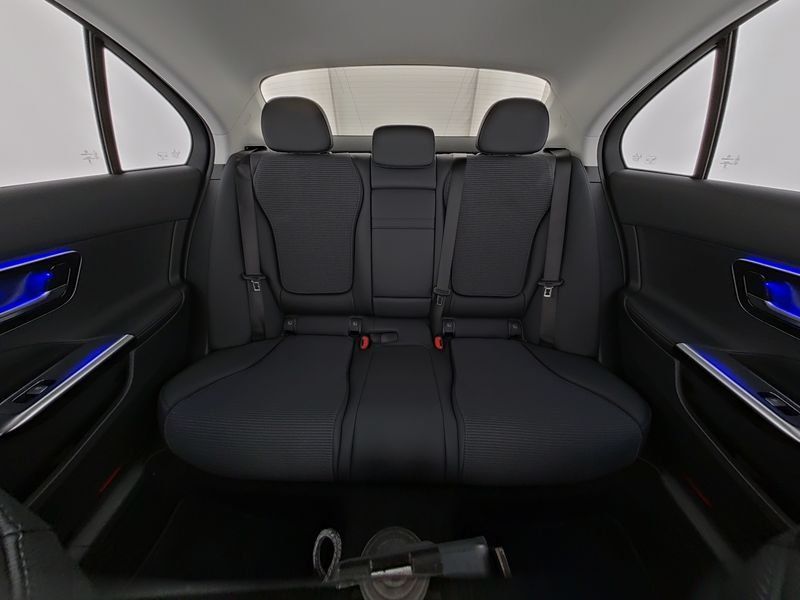 Mercedes-Benz C 200 2025