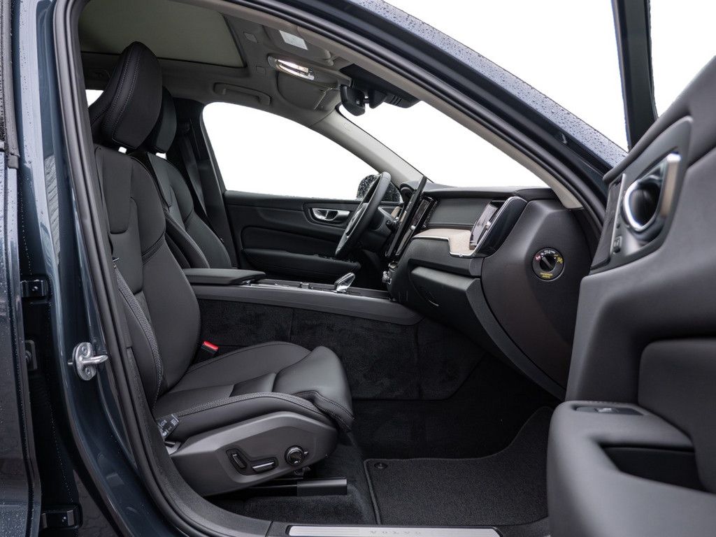 Volvo XC60 2025