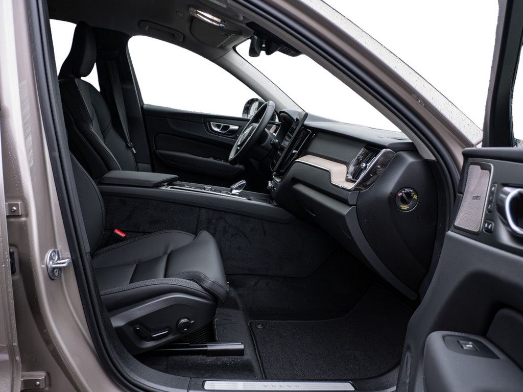 Volvo XC60 2025