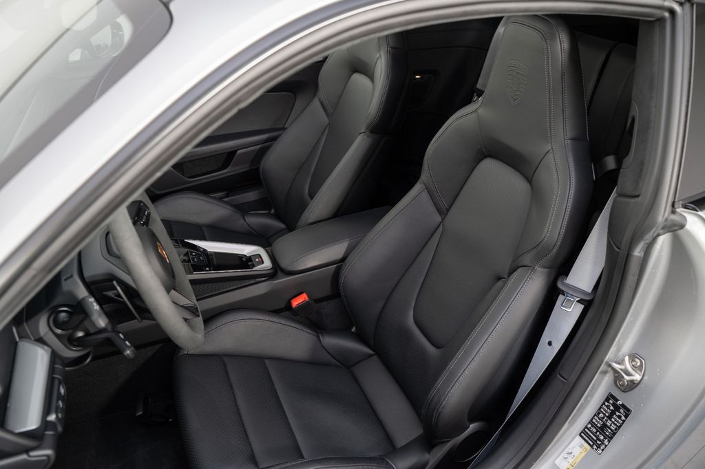 Porsche 992 2025