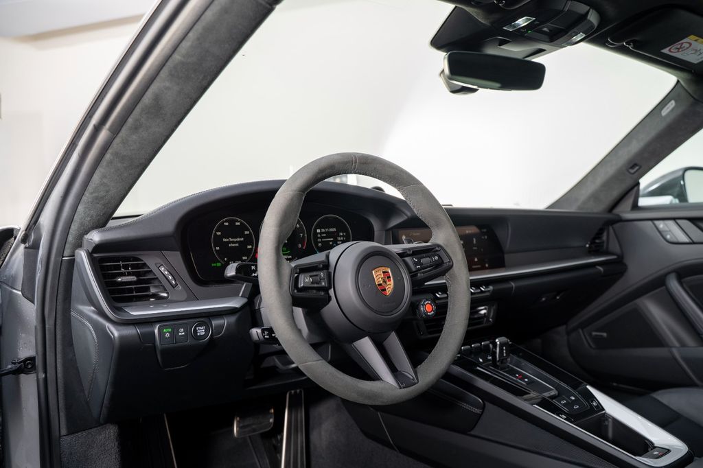 Porsche 992 2025