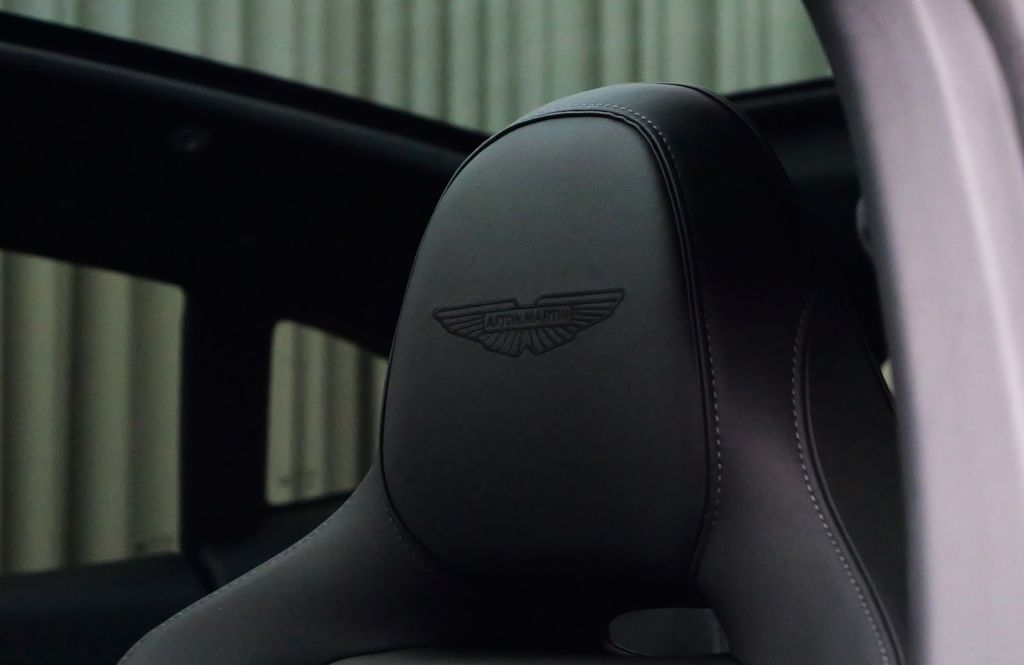 Aston Martin DBX 2024