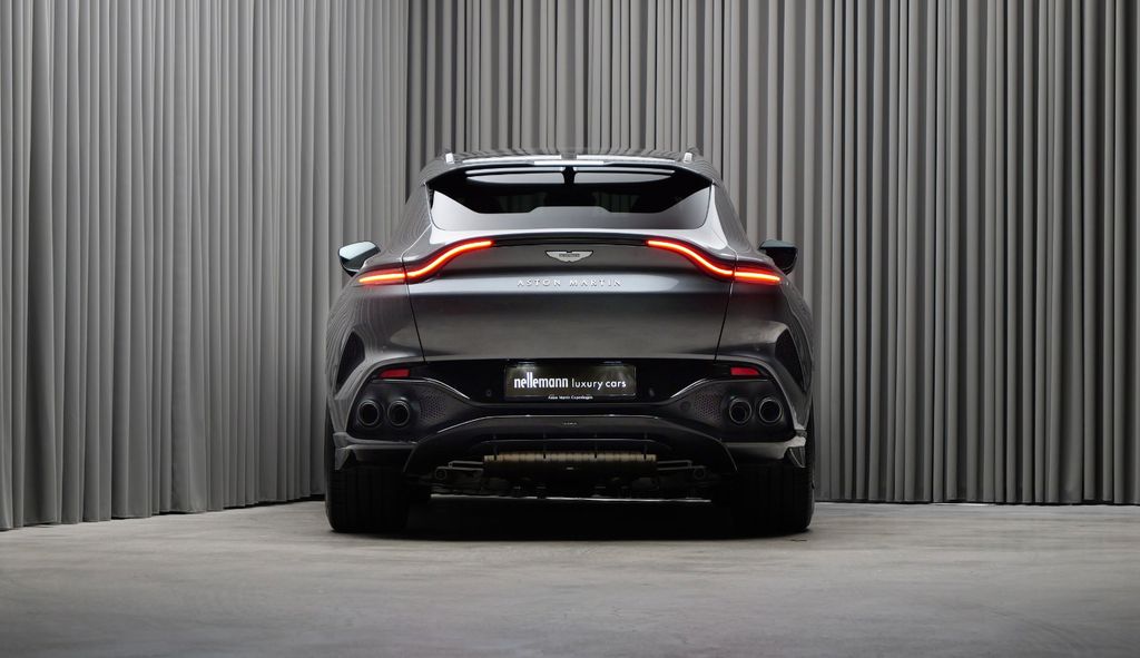 Aston Martin DBX 2024