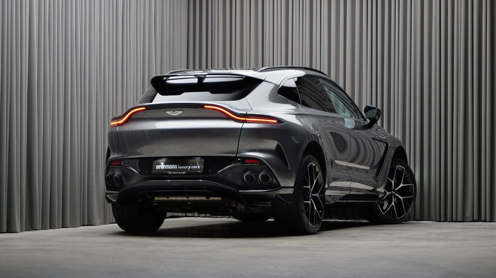 Aston Martin DBX 2024