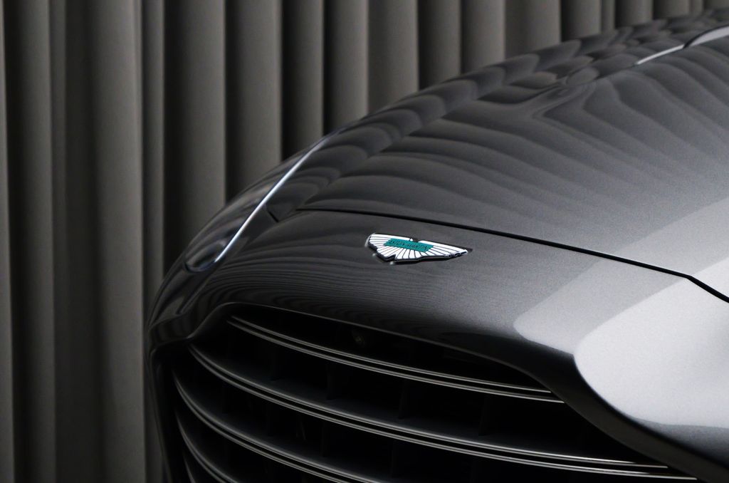 Aston Martin DBX 2024