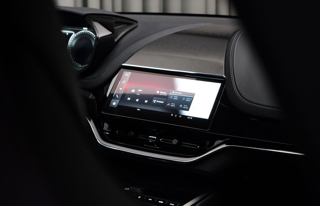 Aston Martin DBX 2024