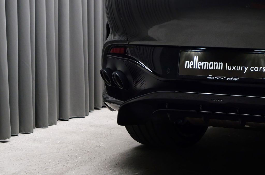 Aston Martin DBX 2024