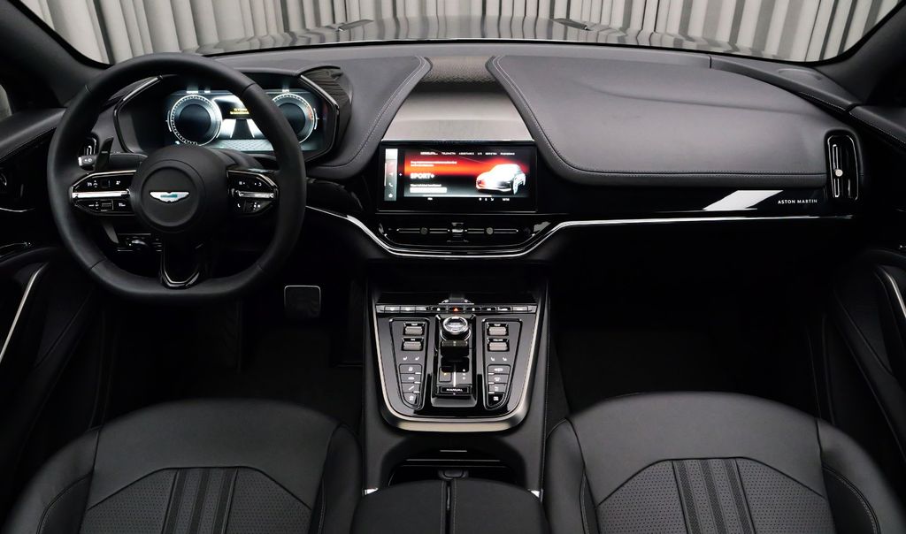 Aston Martin DBX 2024