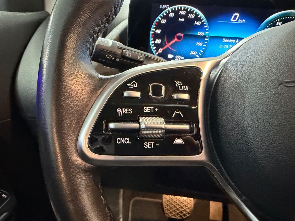 Mercedes-Benz EQA 2021