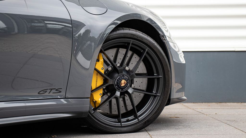 Porsche 992 2025