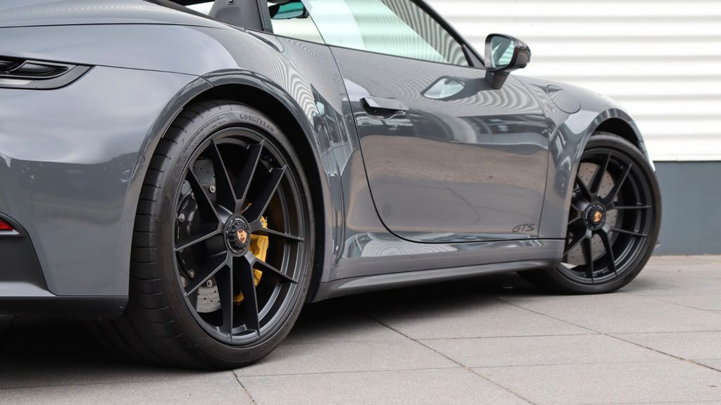 Porsche 992 2025