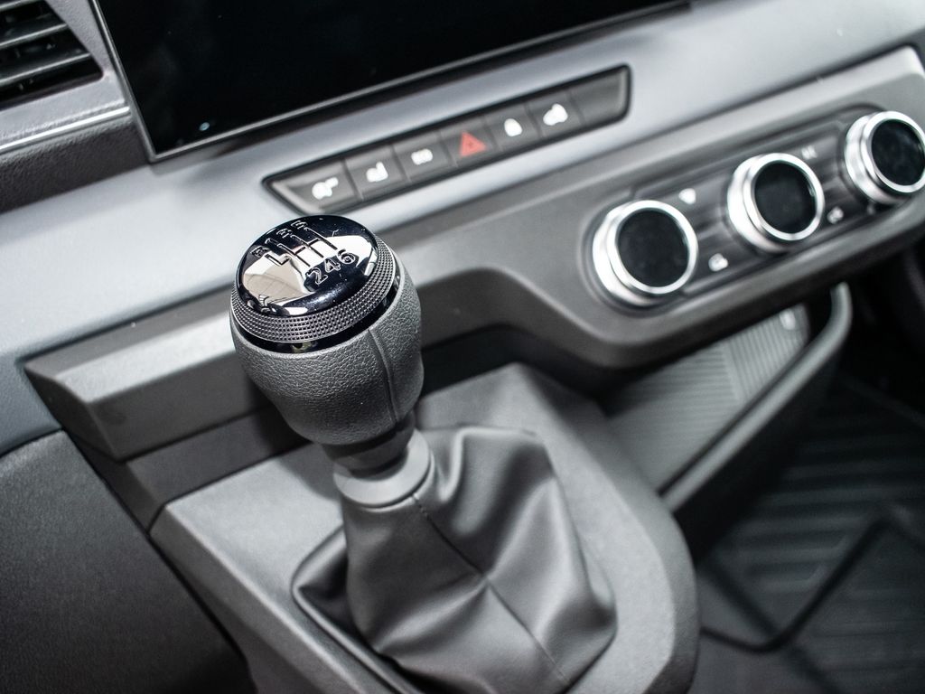 Nissan Interstar 2025