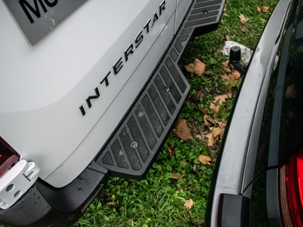 Nissan Interstar 2025