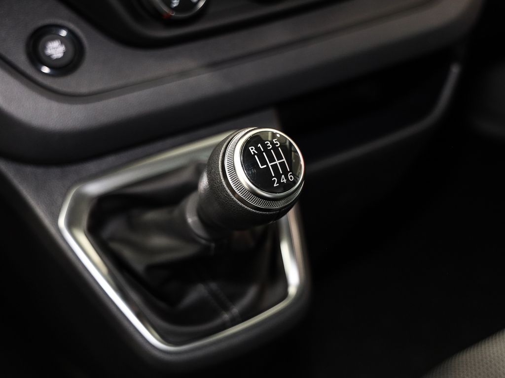 Nissan Primastar 2025