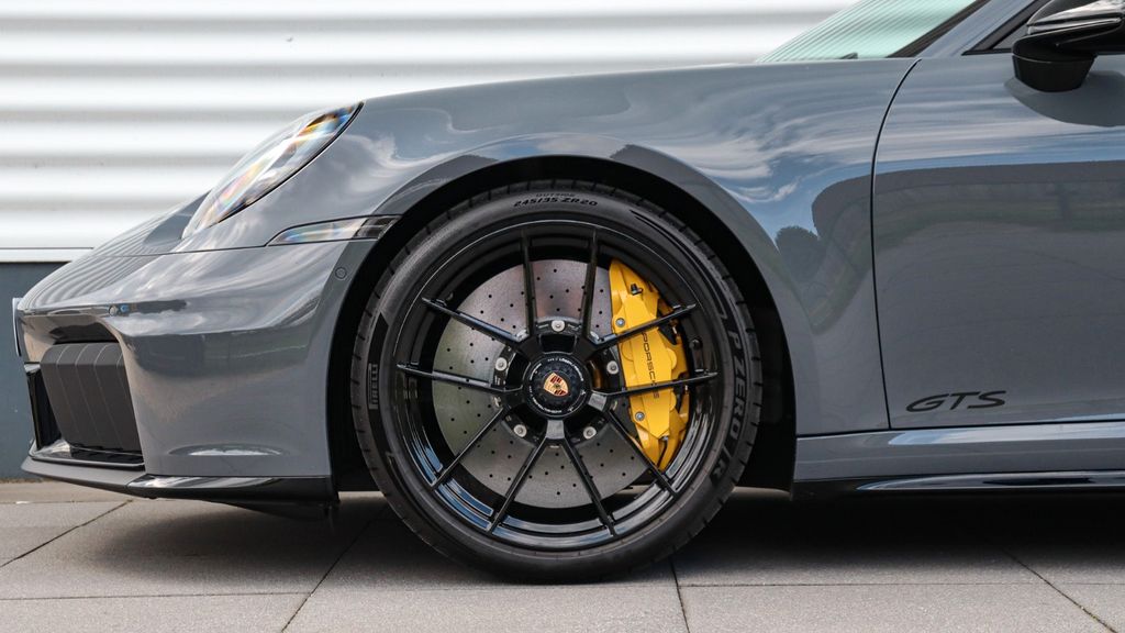 Porsche 992 2025