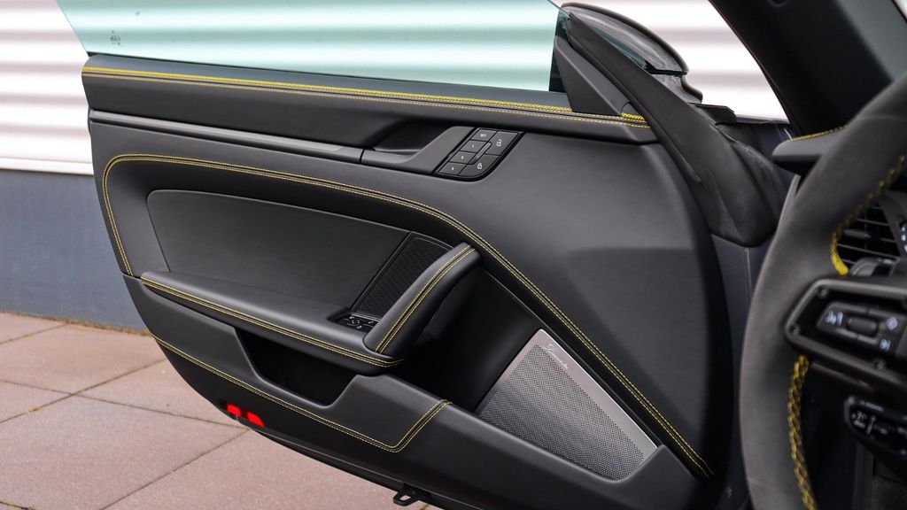 Porsche 992 2025