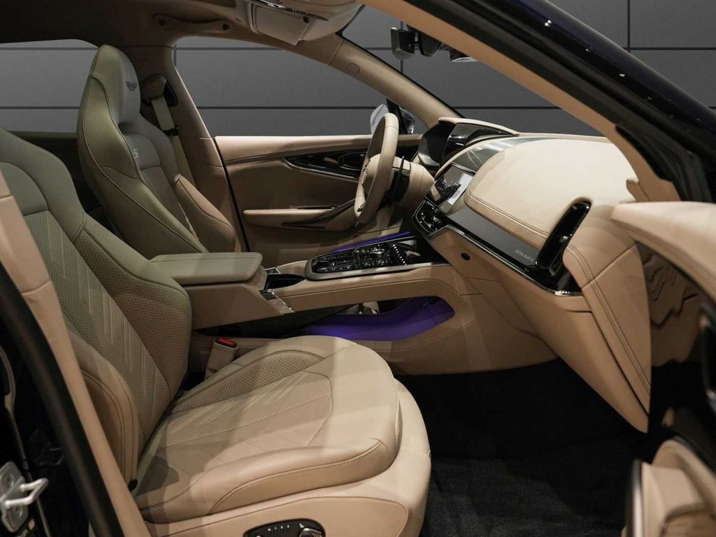Aston Martin DBX