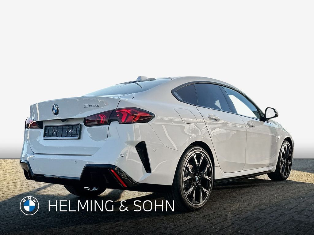BMW 220 2025