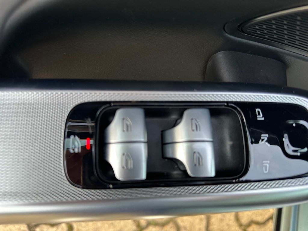 Mercedes-Benz E 300 2025