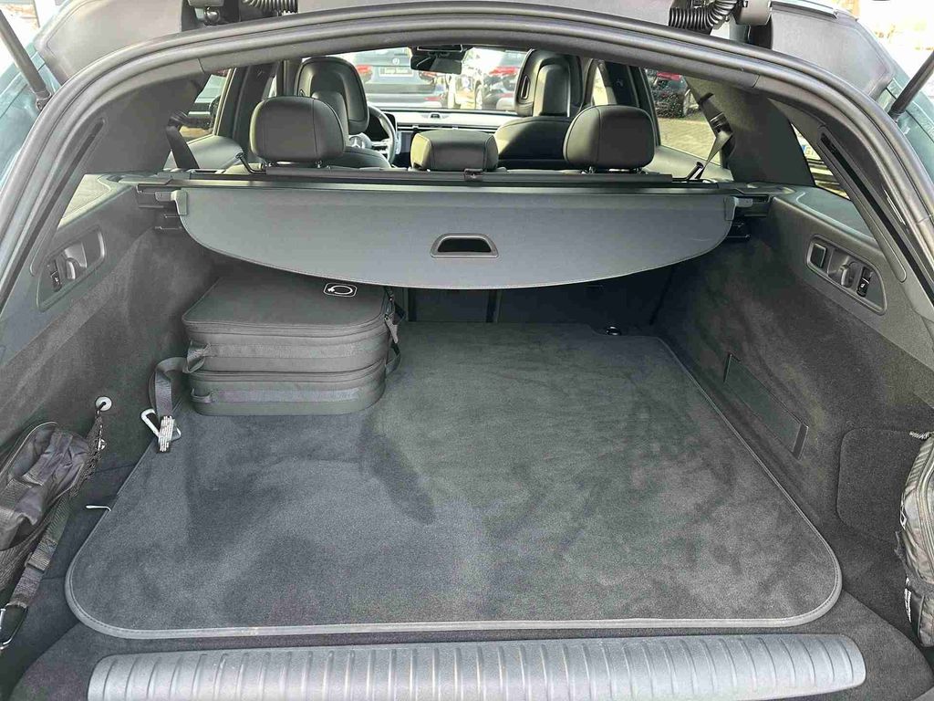 Mercedes-Benz E 300 2025